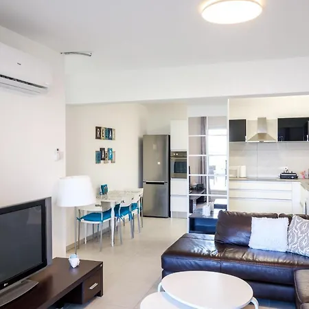 Lovely 2 Bedroom Vacation Kohili - 3 Min Walk Apartment *