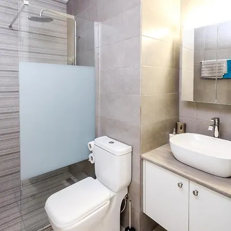 Lovely 2 Bedroom Vacation Kohili - 3 Min Walk Lägenhet Paralimni