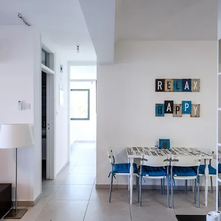 Lovely 2 Bedroom Vacation Kohili - 3 Min Walk Apartment *