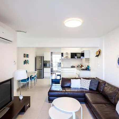 Apartment Lovely 2 Bedroom Vacation Kohili - 3 Min Walk Paralimni