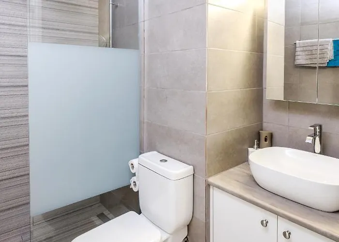 Lovely 2 Bedroom Vacation Kohili - 3 Min Walk Apartment Paralimni