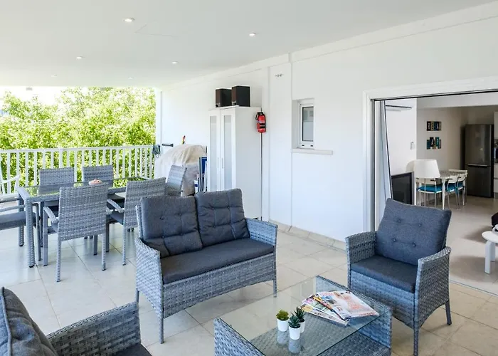 Lovely 2 Bedroom Vacation Kohili - 3 Min Walk