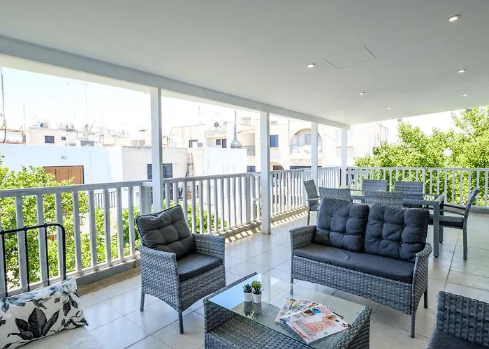 Apartment Lovely 2 Bedroom Vacation Kohili - 3 Min Walk Paralimni