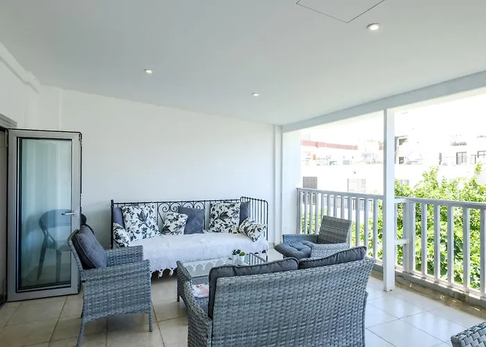 Apartment Lovely 2 Bedroom Vacation Kohili - 3 Min Walk *